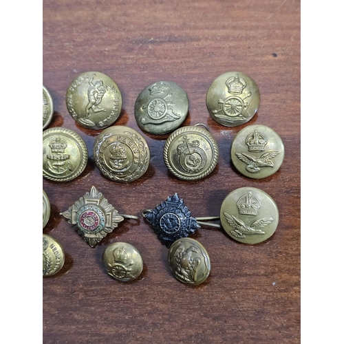 273 - A collection of various antique/ vintage military buttons.