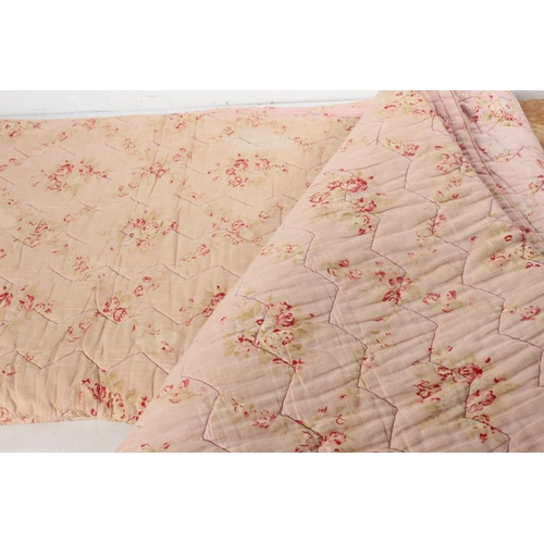 163 - A stunning antique/ vintage handmade 'Pink' quilt/ blanket.