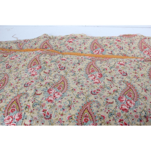 164 - A stunning antique/ vintage handmade 'Paisley' patterned quilt/ blanket.