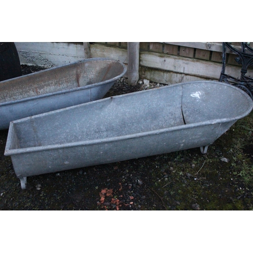 511 - A vintage style French tin bath.