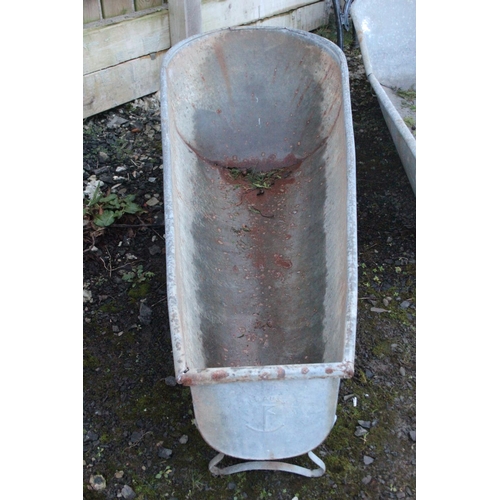 512 - A vintage style French tin bath.