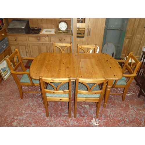 446 - A pine extendable dining table and 6 chairs. 62 x 35.5x 30 inch