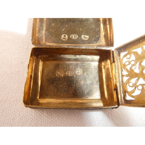 77 - A stunning antique sterling silver Georgian Vinaigrette, with gilt interior & decorative design, pro... 