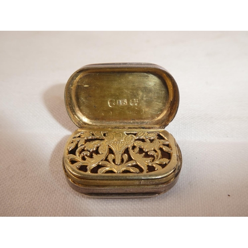 80 - A stunning antique Vinaigrette, with gilt interior & decorative design, produced by John Shekleton 1... 