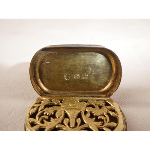 80 - A stunning antique Vinaigrette, with gilt interior & decorative design, produced by John Shekleton 1... 