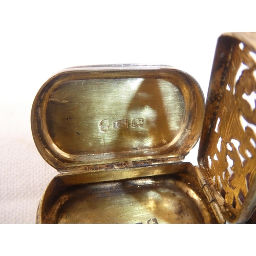 80 - A stunning antique Vinaigrette, with gilt interior & decorative design, produced by John Shekleton 1... 