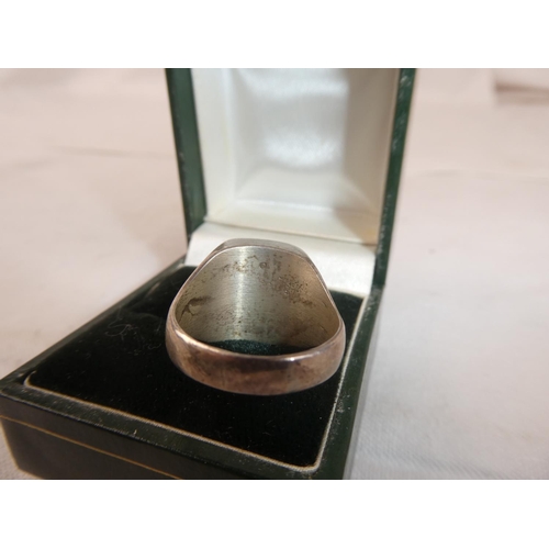 85 - A Sterling Silver ring, measuring R-S, weight 17g.