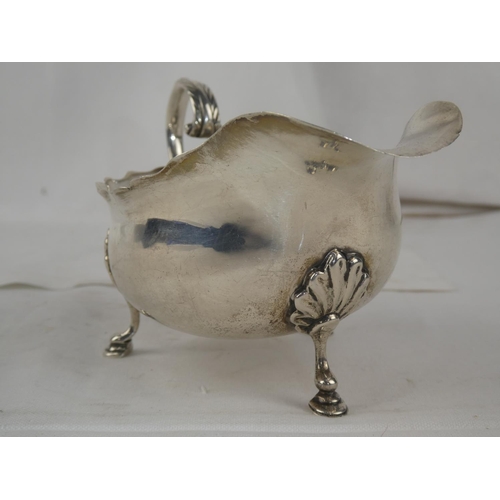 90 - A Sterling Silver sauceboat, weight 157g.