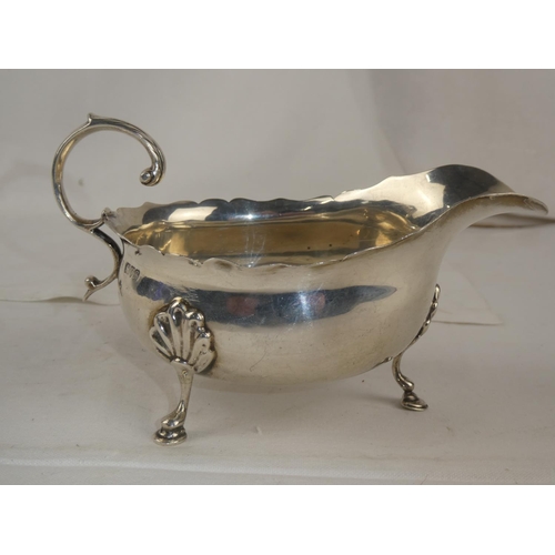 90 - A Sterling Silver sauceboat, weight 157g.