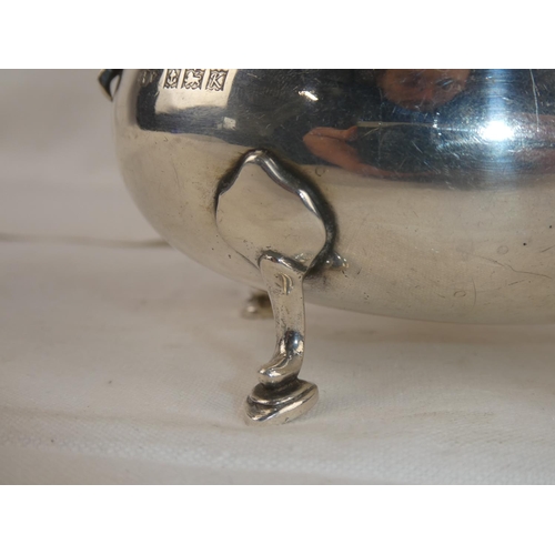 93 - A Sterling Silver sauceboat, weight 129g.