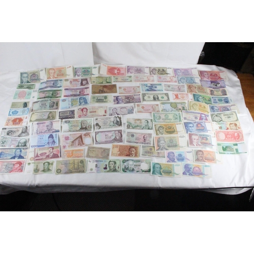 368 - A lot of assorted foreign bank notes to include Peru, Namibia, USA, Austria, Argentina and lots more... 