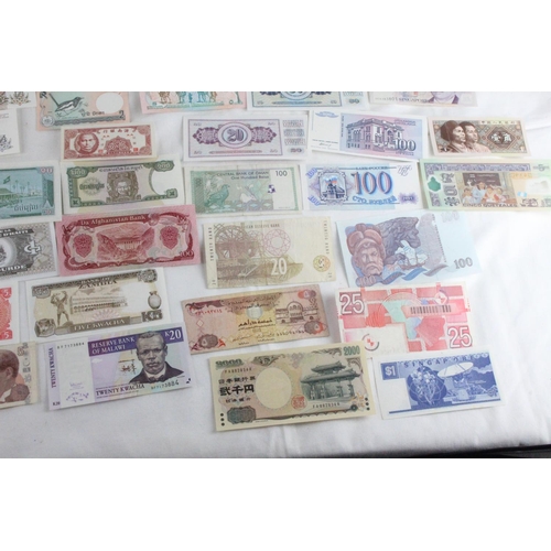 369 - A lot of assorted foreign bank notes to include Venezuela, South Africa, Sweden, Singapore and lots ... 