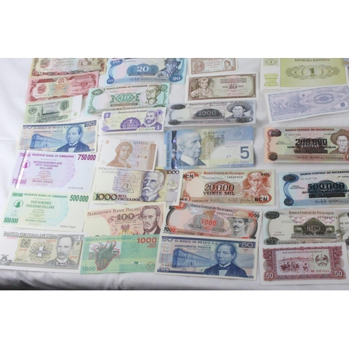 372 - A lot of assorted foreign bank notes from Mexico, China, Burundi, Greece, Cyprus, Jamaica, Iraq, El ... 