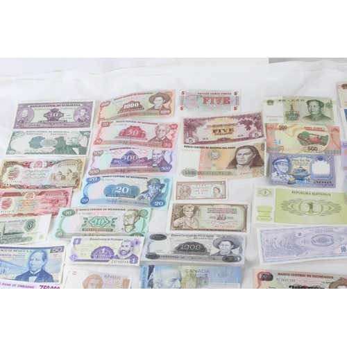 372 - A lot of assorted foreign bank notes from Mexico, China, Burundi, Greece, Cyprus, Jamaica, Iraq, El ... 