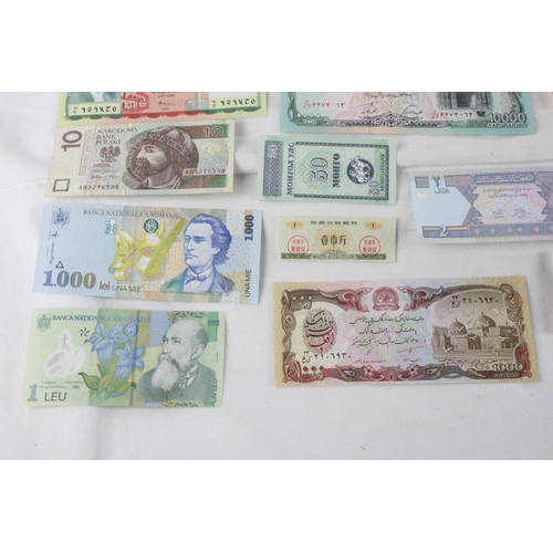 378 - A lot of assorted foreign bank notes from China, Zambia, Laos, Nepal, Poland, Romina, Afghanistan, Z... 