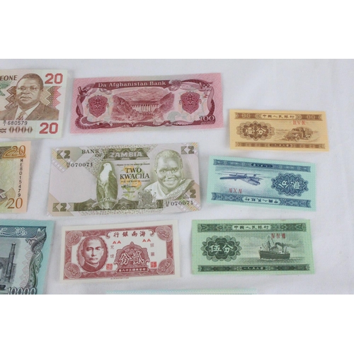 378 - A lot of assorted foreign bank notes from China, Zambia, Laos, Nepal, Poland, Romina, Afghanistan, Z... 