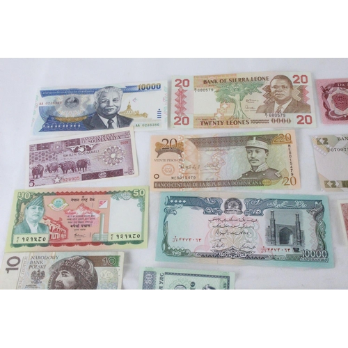 378 - A lot of assorted foreign bank notes from China, Zambia, Laos, Nepal, Poland, Romina, Afghanistan, Z... 