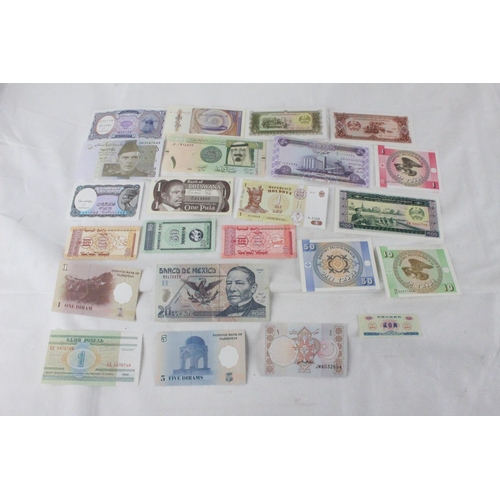 381 - A lot of assorted foreign bank notes from Iraq, Moldova, Botswana, Saudi Arabia, Egypt, Myanmar, Pak... 