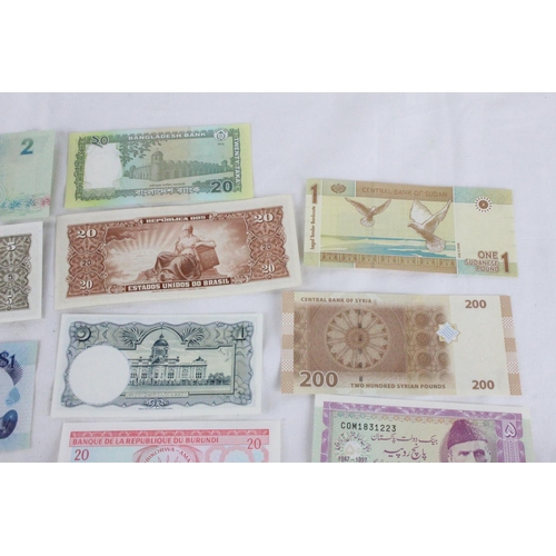 382 - A lot of assorted foreign bank notes from Bhutan, Pakistan, Syria, Sudan, Cayman Islands, Brazil, Th... 