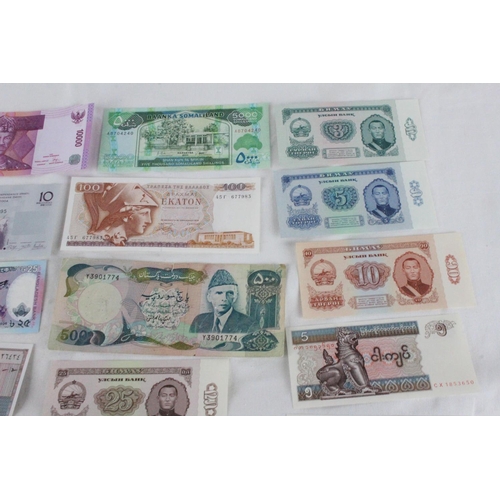 383 - A lot of assorted foreign bank notes from Burma, Mongolia, Pakistan, Greece, Somalia, Haiti, Oman, N... 