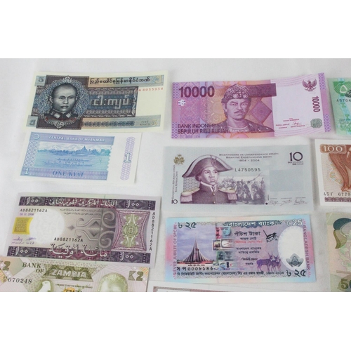 383 - A lot of assorted foreign bank notes from Burma, Mongolia, Pakistan, Greece, Somalia, Haiti, Oman, N... 