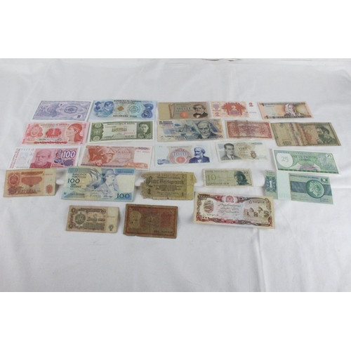 385 - A lot of assorted foreign bank notes from Macedonia, Honduras, Bolivia, Brazil, India, Germany, Bulg... 