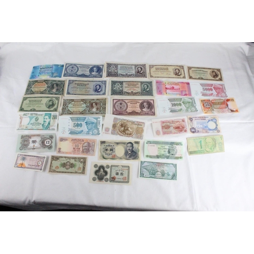 386 - A lot of assorted foreign bank notes from Biafra, Bulgaria, Uruguay, India, Zaire, Samoa, Japan, Sco... 