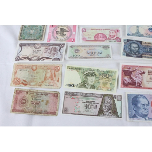 390 - A lot of assorted foreign bank notes from Sri Lanka, Cyprus, Germany, Canada, Vietnam, Trinidad, Nep... 