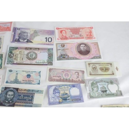 390 - A lot of assorted foreign bank notes from Sri Lanka, Cyprus, Germany, Canada, Vietnam, Trinidad, Nep... 