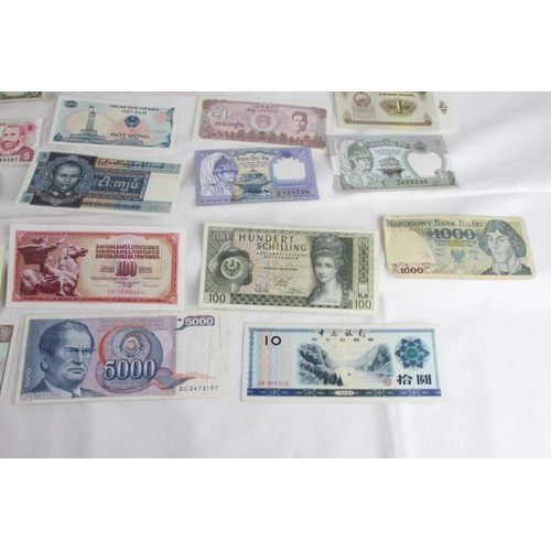 390 - A lot of assorted foreign bank notes from Sri Lanka, Cyprus, Germany, Canada, Vietnam, Trinidad, Nep... 