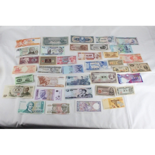 391 - A lot of assorted foreign bank notes from Japan, Zambia, Serbia, Greece, Brazil, Hong-Kong, North Ko... 