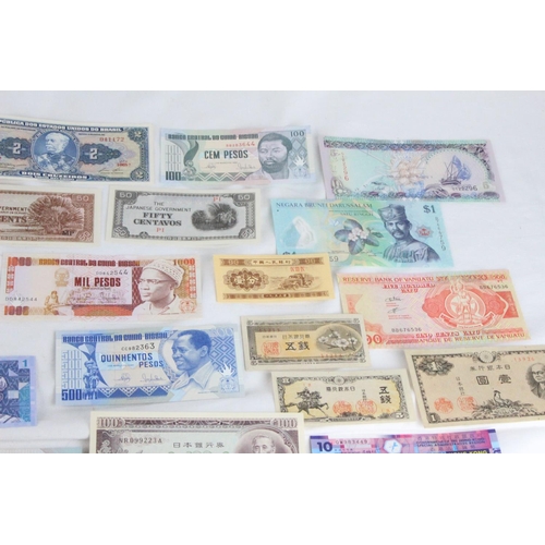 391 - A lot of assorted foreign bank notes from Japan, Zambia, Serbia, Greece, Brazil, Hong-Kong, North Ko... 