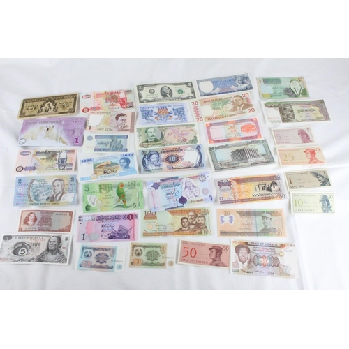 392 - A lot of assorted foreign bank notes from Chad, Mexico, Dominican Republic, Libya, South Africa, Sam... 