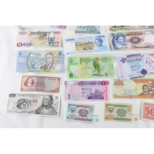 392 - A lot of assorted foreign bank notes from Chad, Mexico, Dominican Republic, Libya, South Africa, Sam... 