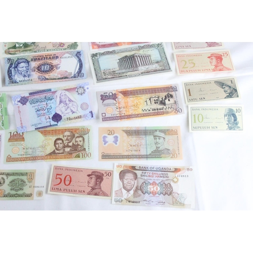 392 - A lot of assorted foreign bank notes from Chad, Mexico, Dominican Republic, Libya, South Africa, Sam... 