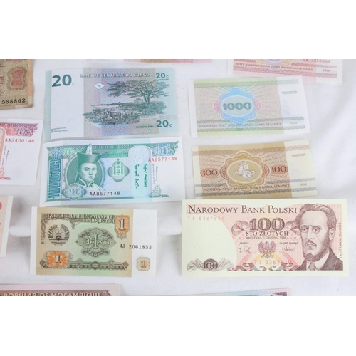 393 - A lot of assorted foreign bank notes from Poland, Zambia, Thailand, Congo, India, China, Indonesia, ... 