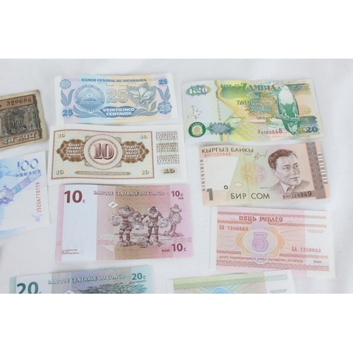 393 - A lot of assorted foreign bank notes from Poland, Zambia, Thailand, Congo, India, China, Indonesia, ... 