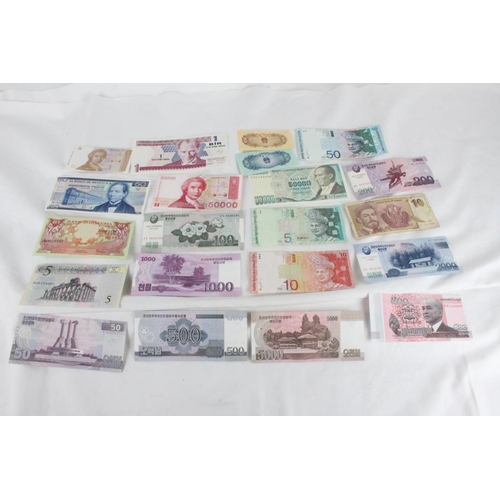 395 - A lot of assorted foreign bank notes from Turkey, Malaysia, North Korea, China, Croatia, Mexico, Lib... 