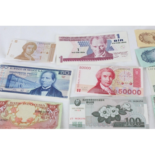 395 - A lot of assorted foreign bank notes from Turkey, Malaysia, North Korea, China, Croatia, Mexico, Lib... 