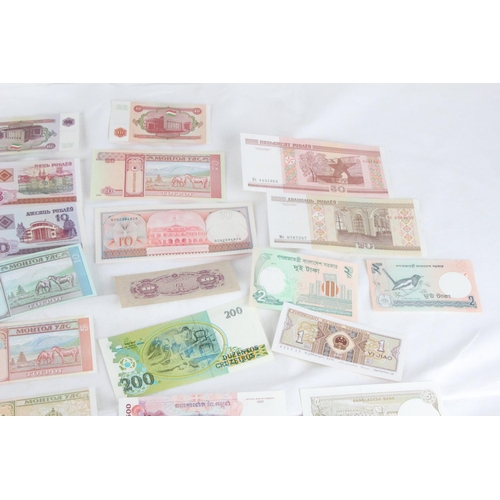 397 - A lot of assorted foreign bank notes from Kadjikistan, Ukraine, Nicaragua, Belarus, Mongolia, Croati... 