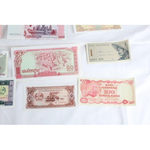 399 - A lot of assorted foreign bank notes from Cambodia, U.K, Loas, Nepal , Mongolia and more.