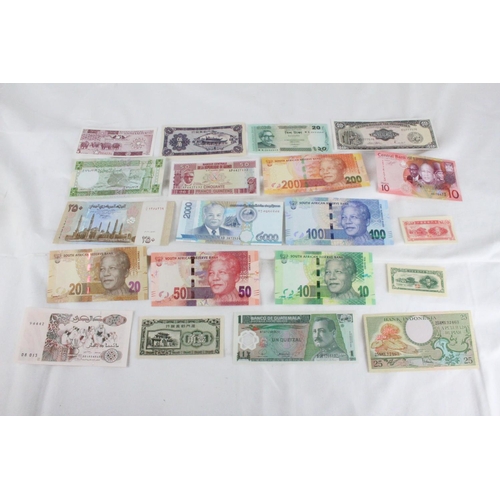 400 - A lot of assorted foreign bank notes from Yemen, Syria, Somalia, Bangladesh, Guinea, Loas, China, Al... 