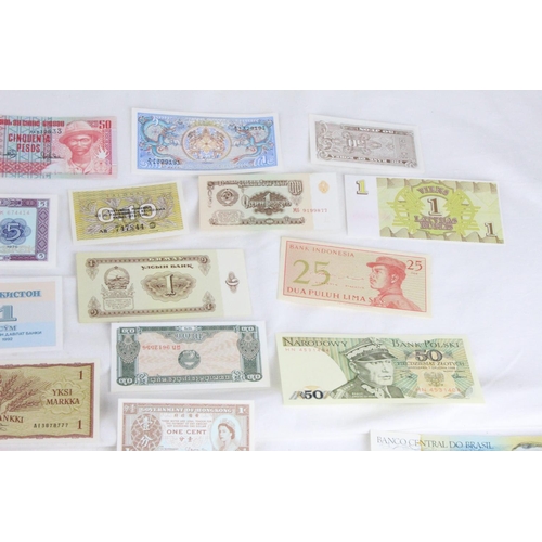 402 - A lot of assorted foreign bank notes from Latvia, Korea, Indonesia, Costa Rica, Bhutan, Burma, Belar... 