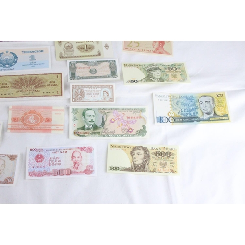 402 - A lot of assorted foreign bank notes from Latvia, Korea, Indonesia, Costa Rica, Bhutan, Burma, Belar... 