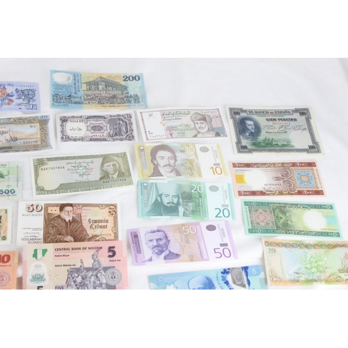 403 - A lot of assorted foreign bank notes from Sri Lanka, Bhutan, Gambia, Pakistan, Spain, Iraq, Canada, ... 