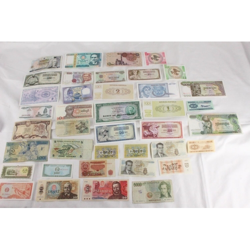 404 - A lot of assorted foreign bank notes from Cambodia, China, Krygystan, Bank of Scotland, Peru, Italy,... 