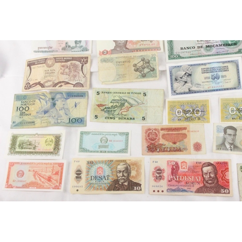 404 - A lot of assorted foreign bank notes from Cambodia, China, Krygystan, Bank of Scotland, Peru, Italy,... 