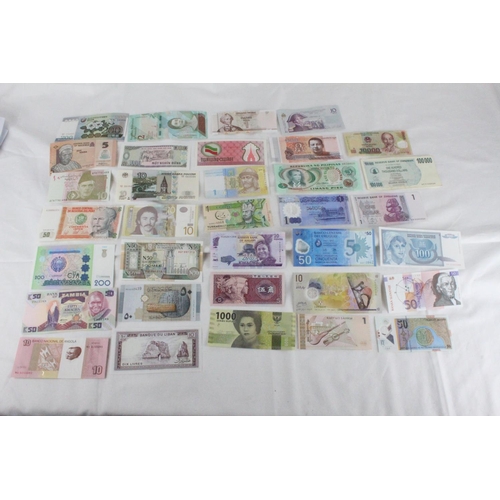 407 - A lot of assorted foreign bank notes from Vietnam, Zimbabwe, Slovenia, Libra, Haiti, Liban, Serbia, ... 