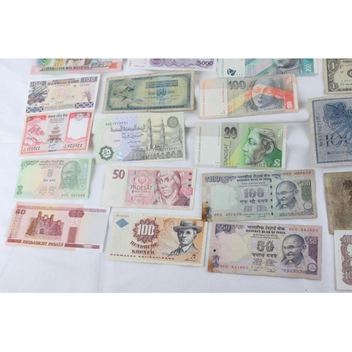 408 - A lot of assorted foreign bank notes from Turkey, Brazil, Tunisia, Italy, Spain, Japan, Denmark, Ger... 