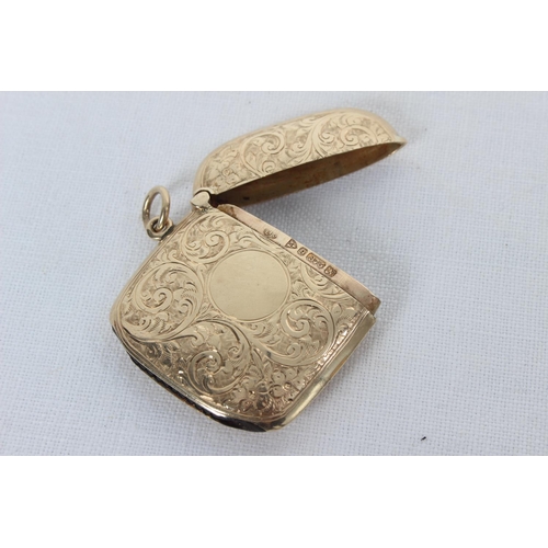 83 - A stunning 9ct gold hand engraved vesta case, fully hallmarked for Chester, dated 1913. Weighs 12.7g... 